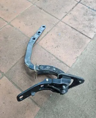 Volvo V70 Tailgate/trunk/boot hinge 8643157 6670