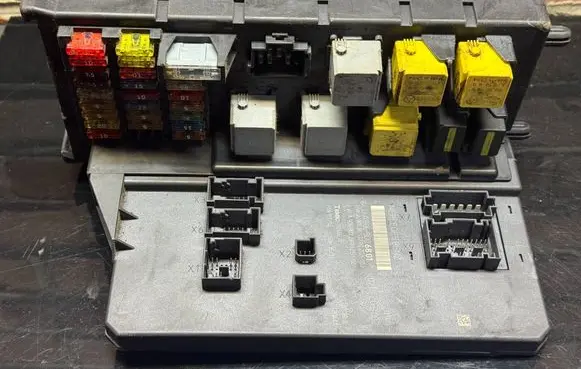 Mercedes-Benz Sprinter W906 SAM control unit A9069006801