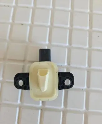 Volkswagen Polo V 6R Airbag deployment crash/impact sensor A1668210351 56054084AA