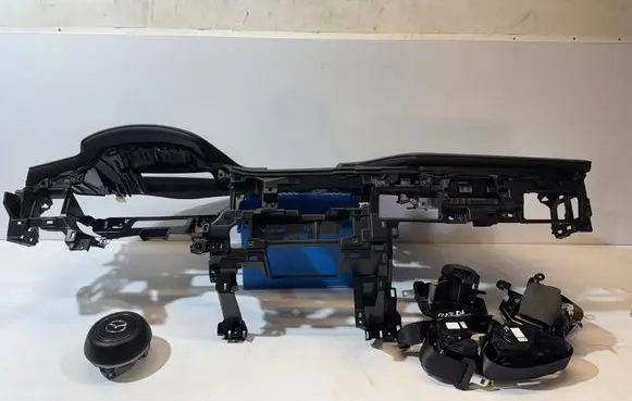 Mazda 3 Dashboard DESKA298198