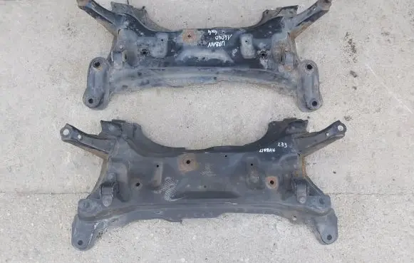 Toyota Urban Cruiser (XP110) Engine mounting bracket