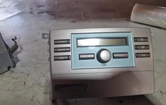 Toyota Corolla Verso AR10 Climate control unit 559000F020