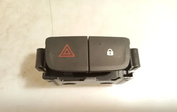 Renault Trafic III (X82) Hazard light switch E31601
