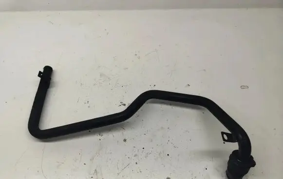Volkswagen PASSAT B5.5 Engine coolant pipe/hose 059121065D