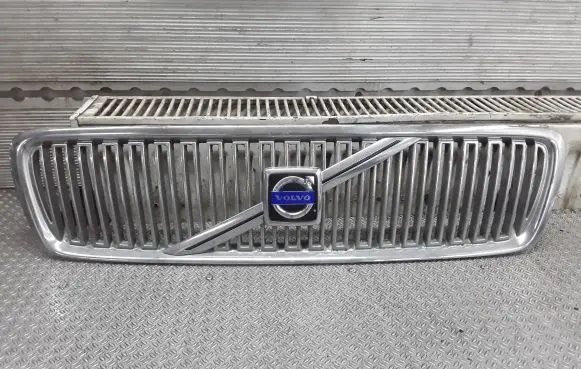 Volvo V70 Front bumper upper radiator grill 8659875