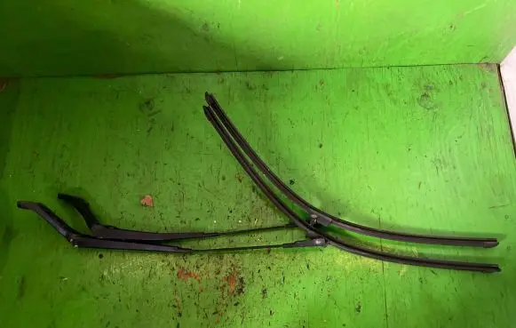 Volkswagen Sharan Front wiper blade arm