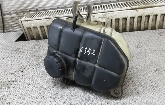 Mercedes-Benz C W203 Coolant expansion tank/reservoir 2035000049