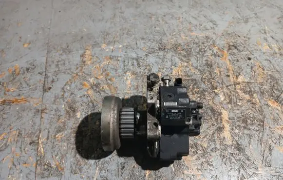 Audi A6 S6 C6 4F Fuel injection high pressure pump 0445010125