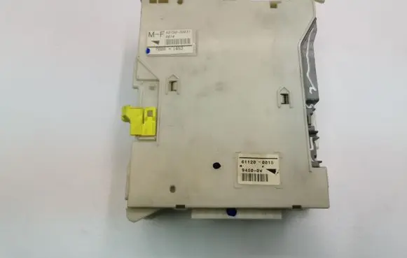 Lexus GS 300 350 430 450H Fuse module 8273030631 611200015