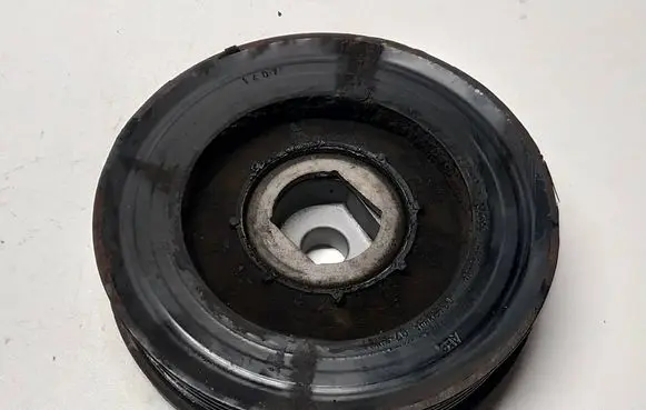 Renault Laguna III Crankshaft pulley 8200767762