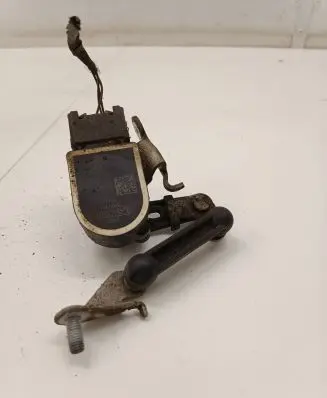 Headlight/headlamp level sensor