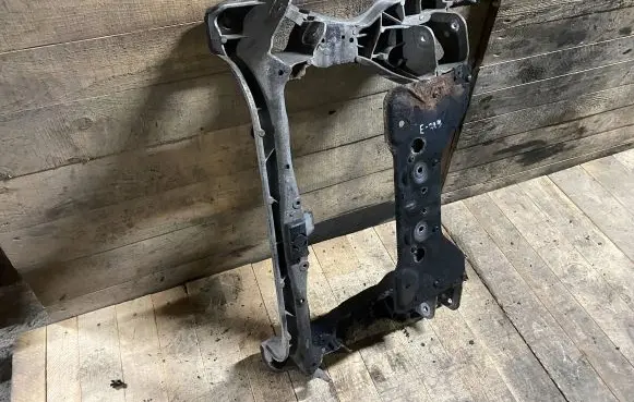 Mercedes-Benz C W203 Front subframe A20362805571 20362805571