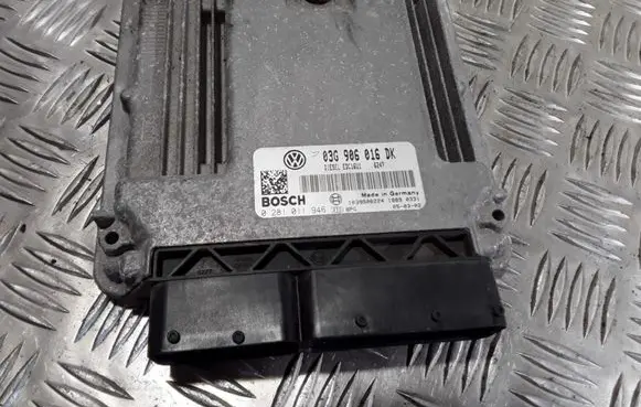 Volkswagen Touran I Engine control unit/module 03G906016DK 0281011946
