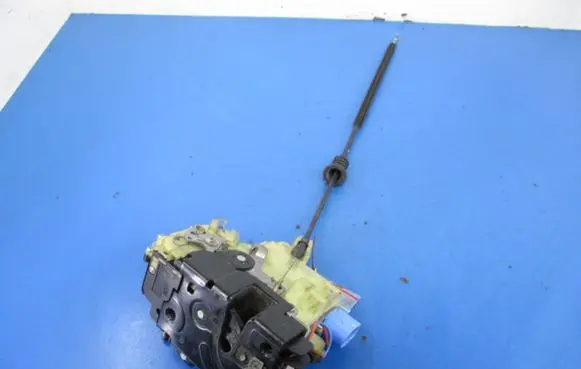 Skoda Fabia Mk1 (6Y) Front door lock 3B1837015AQ