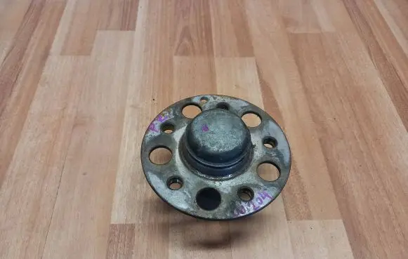 Mercedes-Benz C W204 Front wheel bearing hub A2043300625