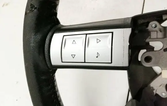 Chrysler 300 - 300C Steering wheel buttons/switches 16238at