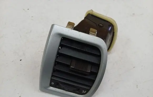 Skoda Roomster (5J) Dash center air vent grill 5J0819701