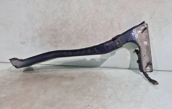Audi A5 Sportback 8TA Fender mounting bracket 8T0821136A