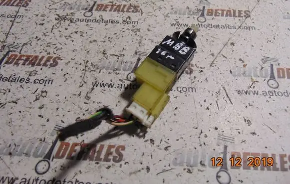 Mercedes-Benz B W245 Brake pedal sensor switch A0015454409