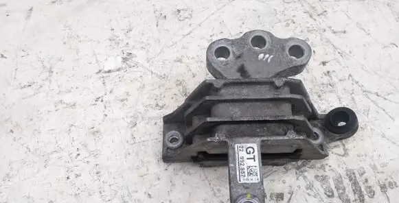 Opel Insignia A Engine mount bracket 22992947