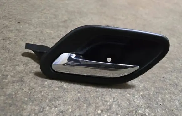 BMW 5 E39 Front door interior handle 8226049
