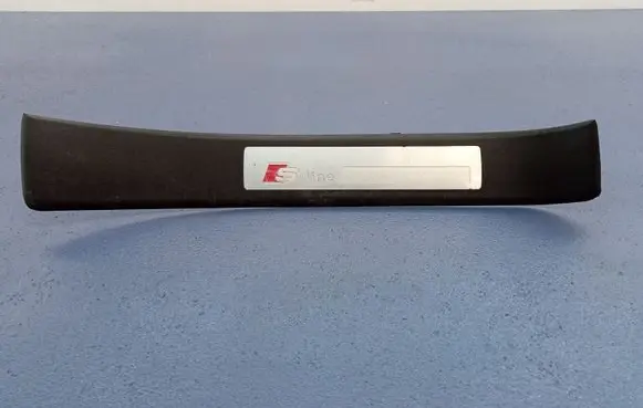 Foot area side trim