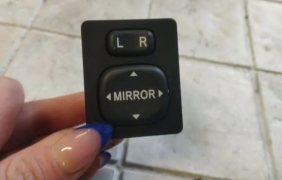 Toyota Corolla Verso AR10 Wing mirror switch 183574 769746