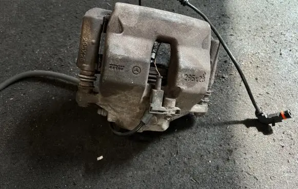 Mercedes-Benz C W204 Front brake caliper