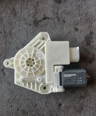 BMW 5 G30 G31 Front door window regulator motor 7455082 C35316105 002216536800