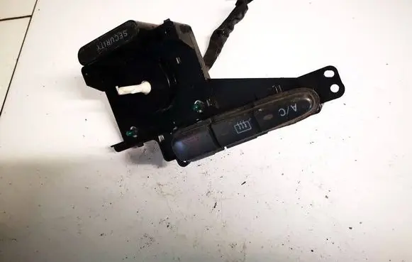 Toyota Yaris Windscreen/window heater switch 758294