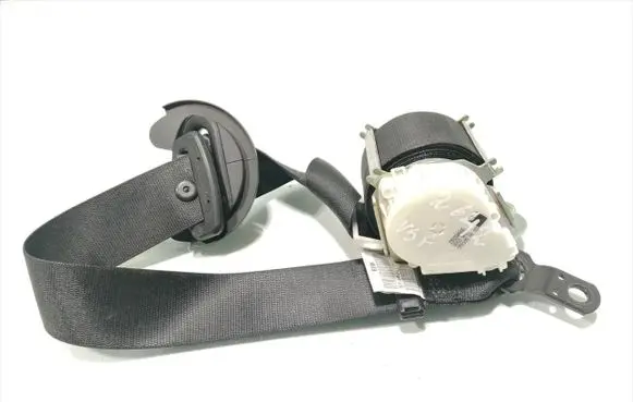 BMW X3 E83 Front seatbelt 33017492