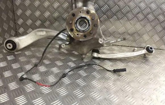 BMW M4 G82 G83 Front wheel hub spindle knuckle 
