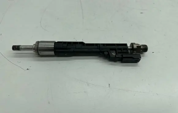 BMW 5 F10 F11 Fuel injector 13647597870 10213541