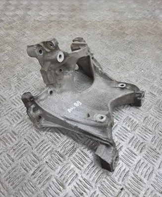 Engine mounting bracket