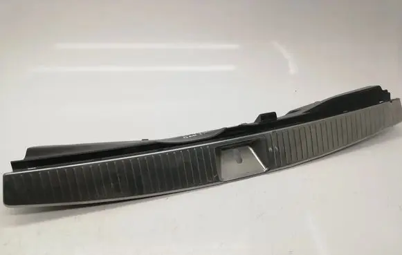 Mercedes-Benz C W204 Centre console side trim rear 2046906541