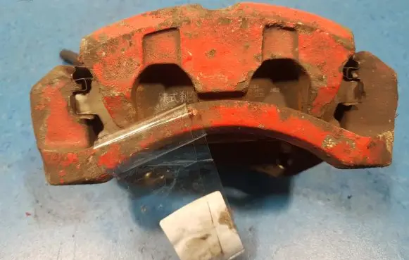 Nissan X-Trail T30 Front brake caliper