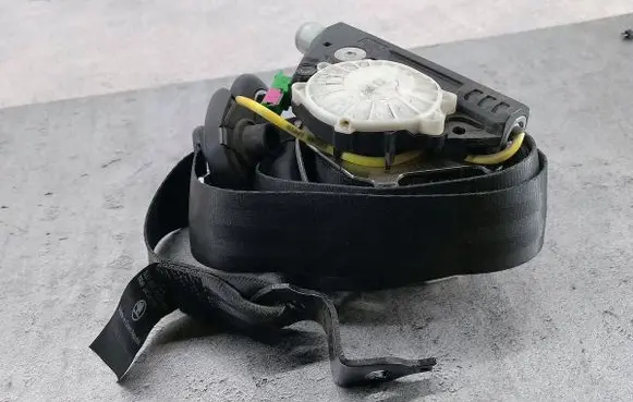 Skoda Fabia Mk2 (5J) Front seatbelt