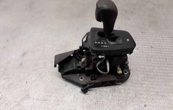 Volvo V70 Gear shifter/selector P08699287