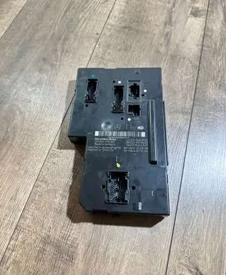 Mercedes-Benz C W204 Fuse module 2049060105 2049019602 2129024301