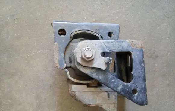 Toyota Prius+ (ZVW40) Gearbox mount
