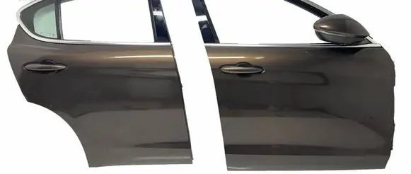 Alfa Romeo Stelvio Front door