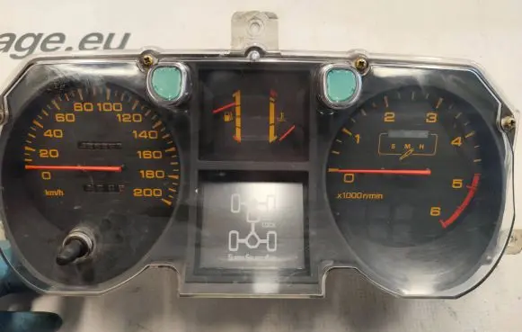 Mitsubishi Pajero Speedometer (instrument cluster) MB832131