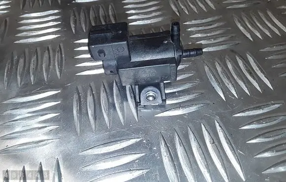 Lexus IS 220D-250-350 Vacuum valve 258600r010 72828606