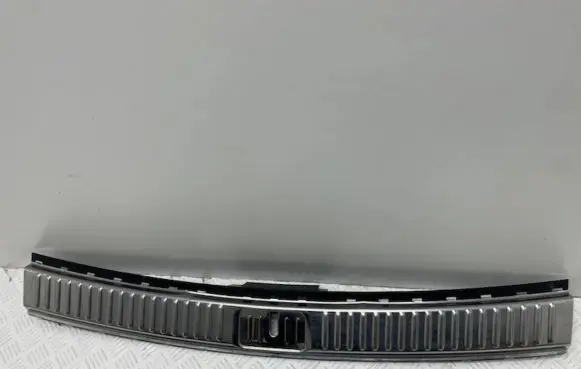 Volkswagen Touareg II Trunk/boot sill cover protection 7P0863459