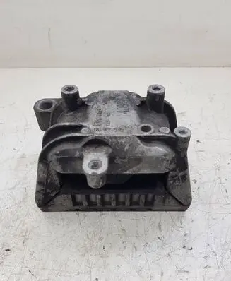 Volkswagen Golf V Engine mount bracket 1K0199262