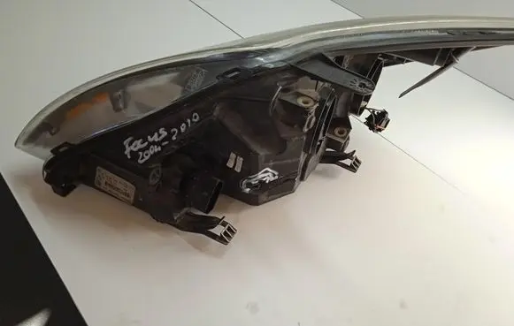 Ford Focus Headlight/headlamp 8M5113W029