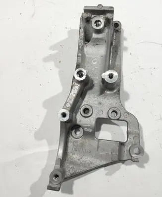 Mitsubishi Outlander Generator/alternator bracket 1801A113