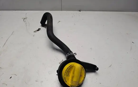 Opel Vivaro Oil filler cap 2382