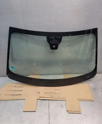 Peugeot 308 Front windscreen/windshield window 