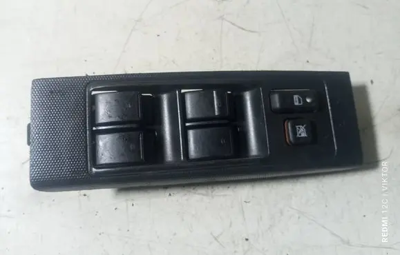 Toyota Corolla Verso AR10 Electric window control switch 848200F030